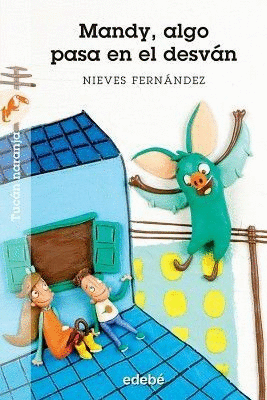 MANDY ALGO PASA EN EL DESVAN